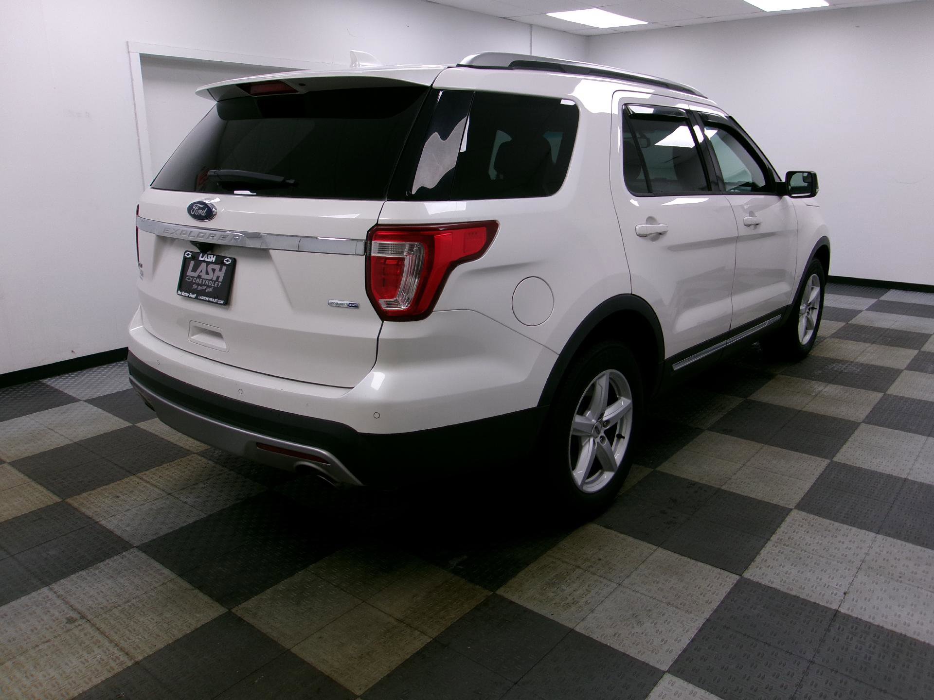 Used 2016 Ford Explorer XLT w/ Equipment Group 201A image 13