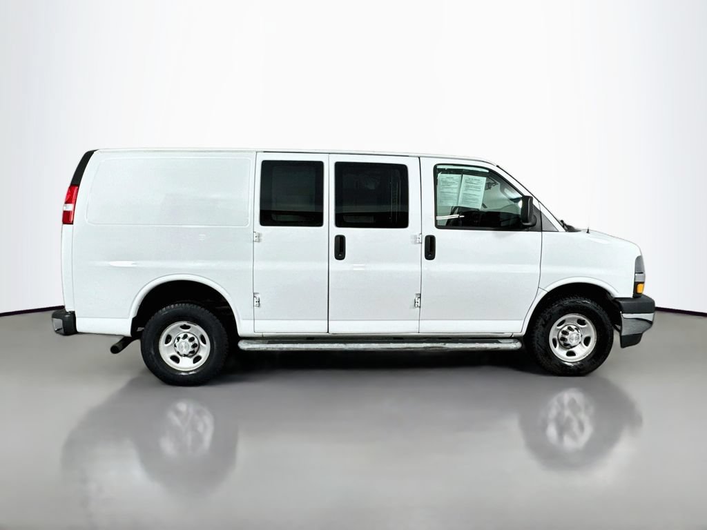 Used 2018 Chevrolet Express 2500 w/ Driver Convenience Package RWD image 5