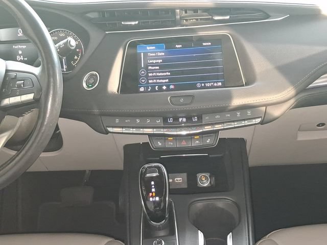 Used 2023 Cadillac XT4 Luxury w/ Cold Weather Package FWD image 4
