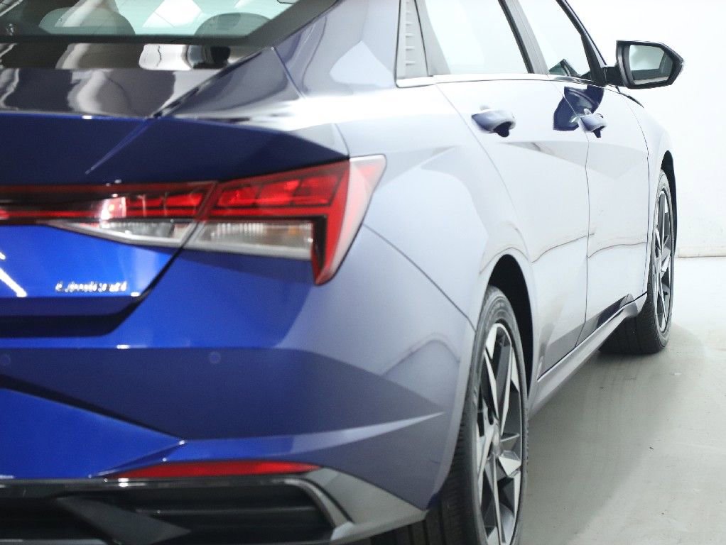 Used 2023 Hyundai Elantra Limited image 44