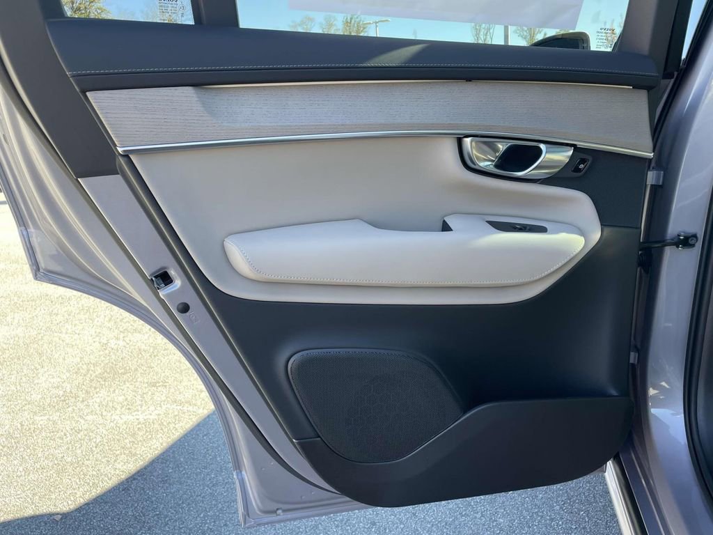 New 2026 Volvo XC90 B5 Core image 2