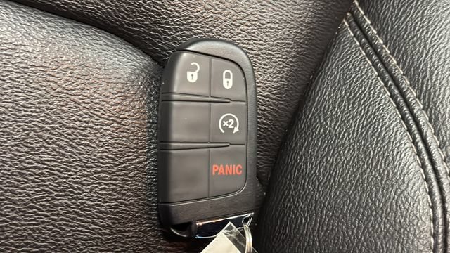 Certified 2025 Jeep Compass Limited AWD/4WD image 38