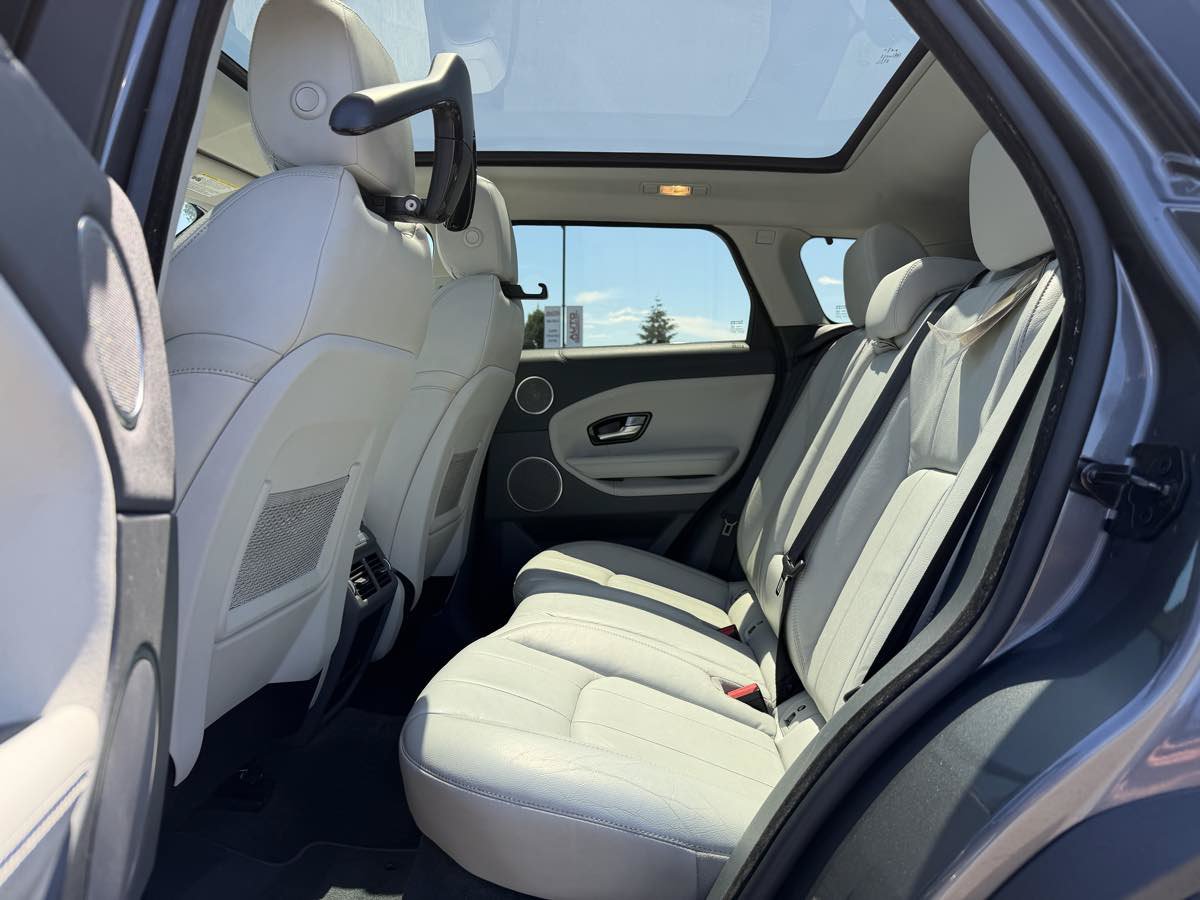 Used 2019 Land Rover Range Rover Evoque SE AWD/4WD image 15