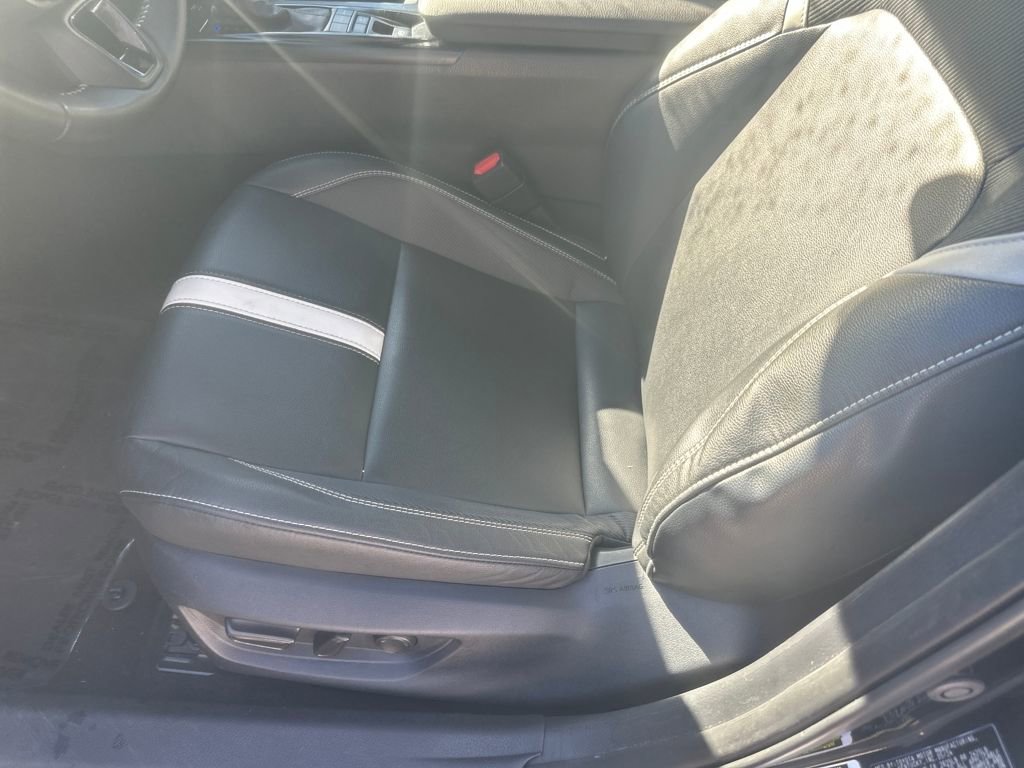 Used 2025 Toyota Camry SE image 4