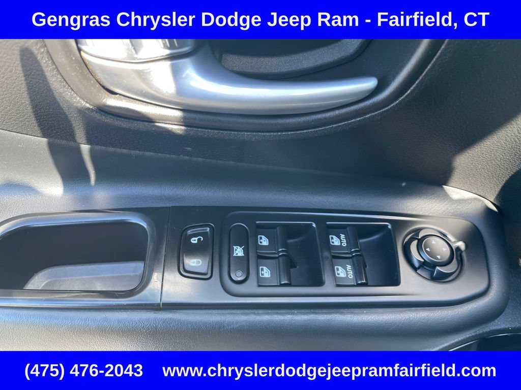 Used 2017 Jeep Renegade Altitude AWD/4WD image 39