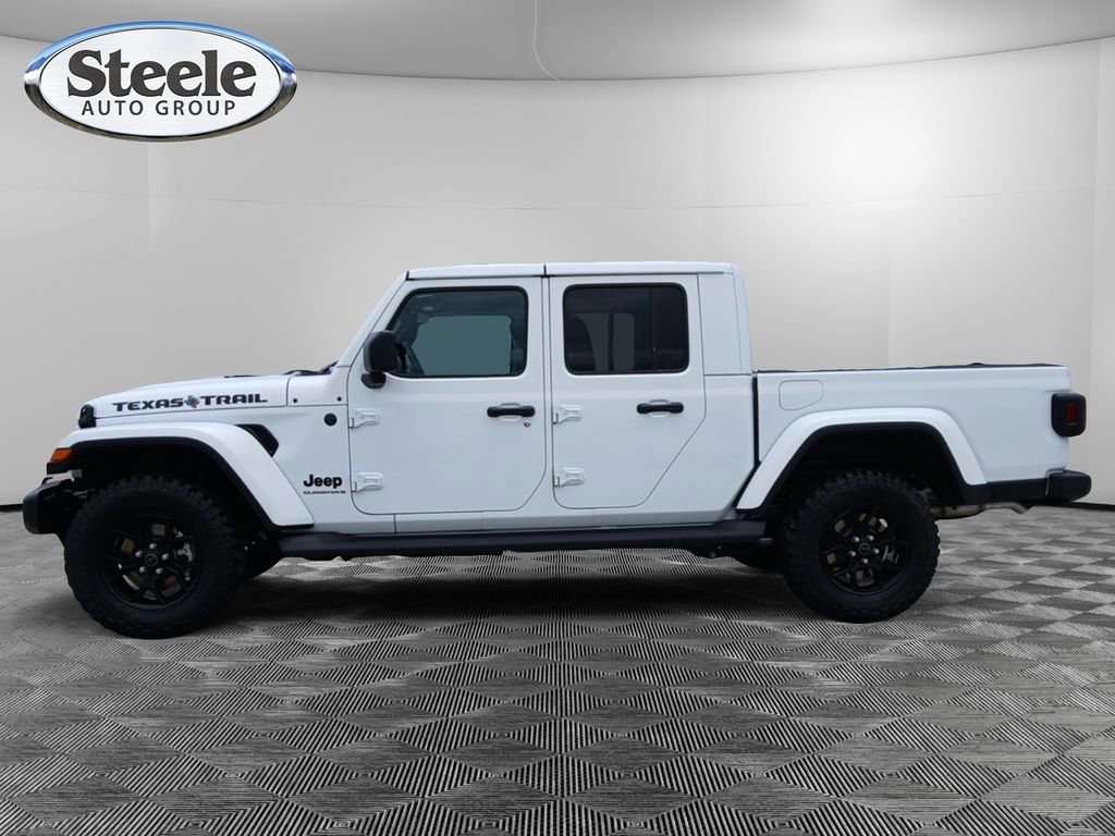 New 2025 Jeep Gladiator Sport image 2