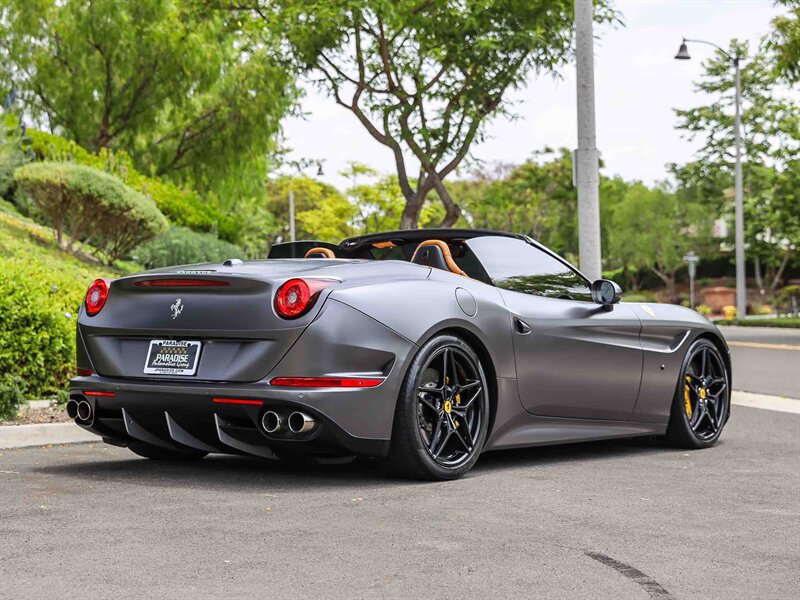 Used 2016 Ferrari California T RWD image 6