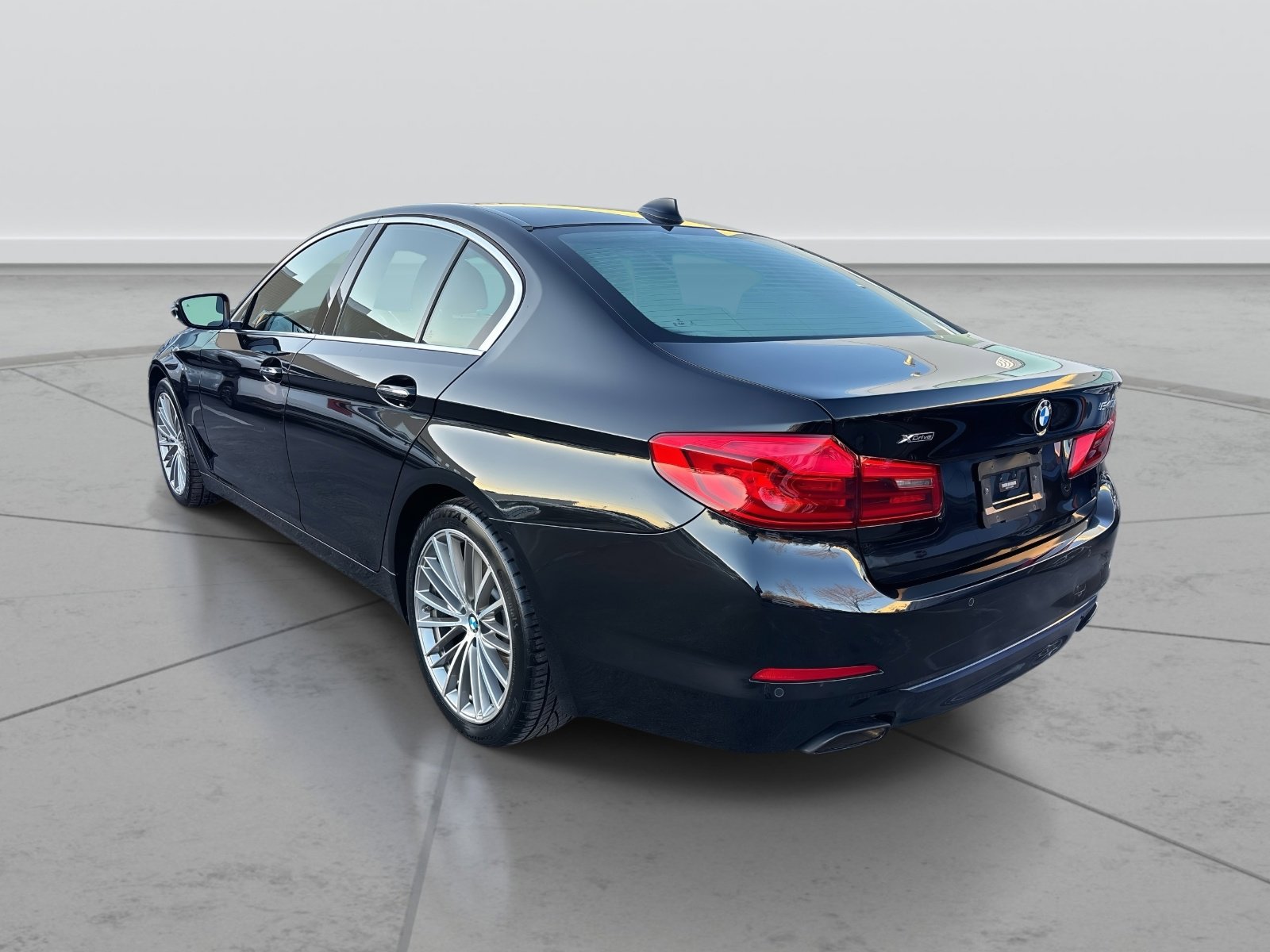 Used 2018 BMW 540i xDrive image 3