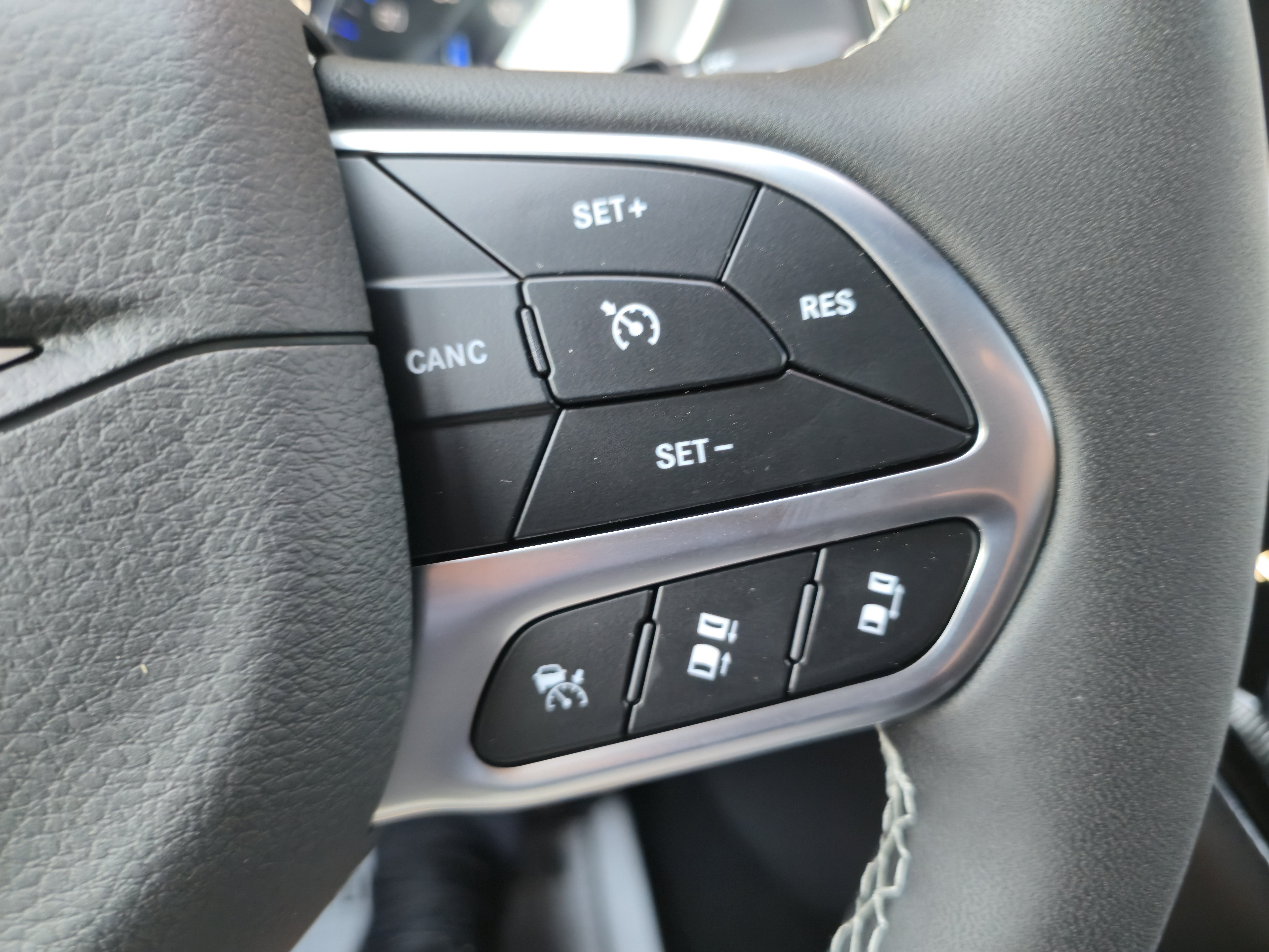 New 2027 Chrysler Pacifica Select FWD image 15