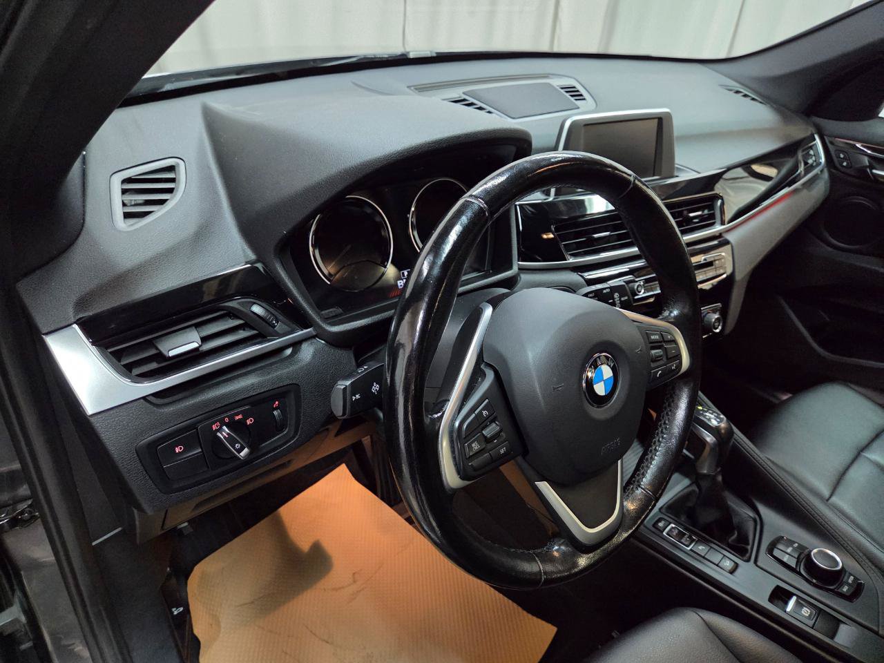 Used 2018 BMW X1 xDrive28i w/ Convenience Package AWD/4WD image 17