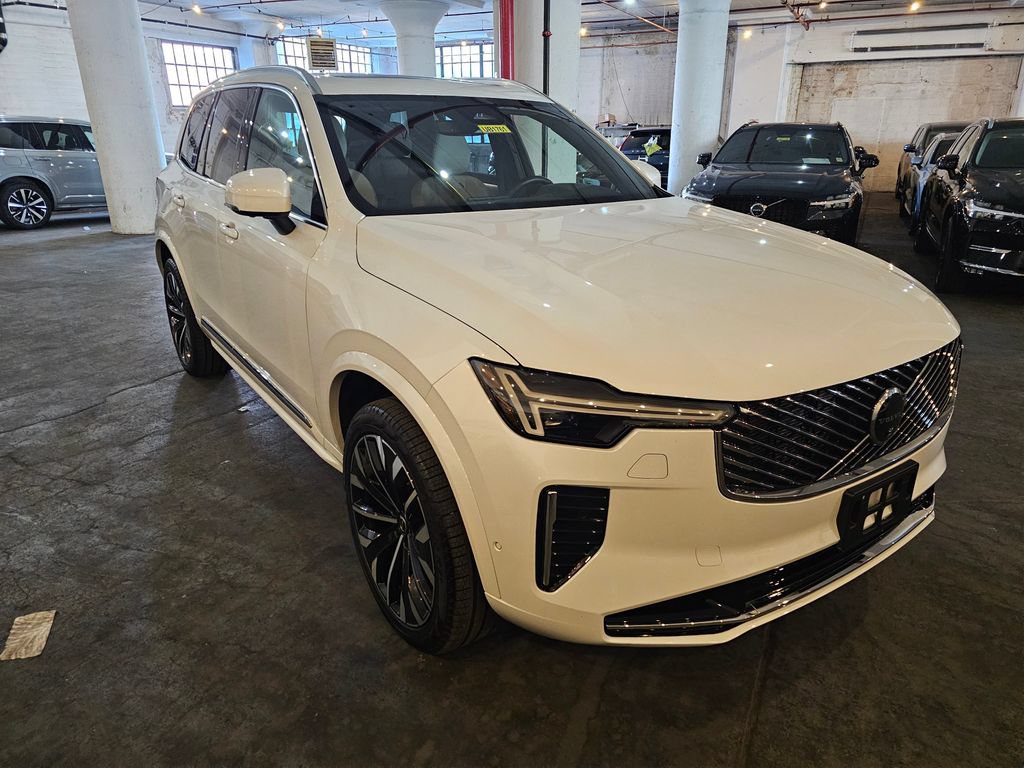 Certified 2025 Volvo XC90 B5 Plus AWD/4WD image 7
