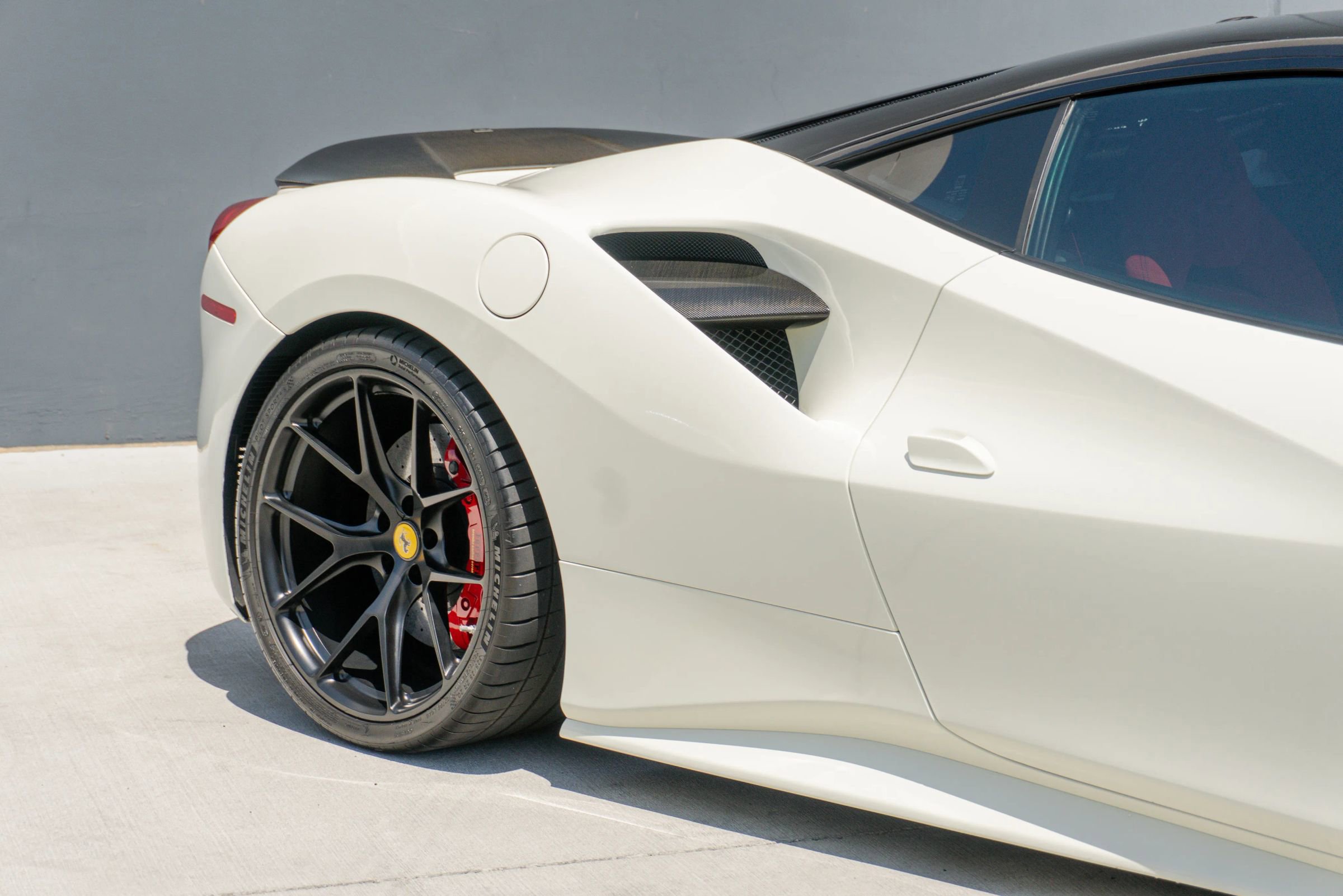 Used 2018 Ferrari 488 GTB RWD image 32