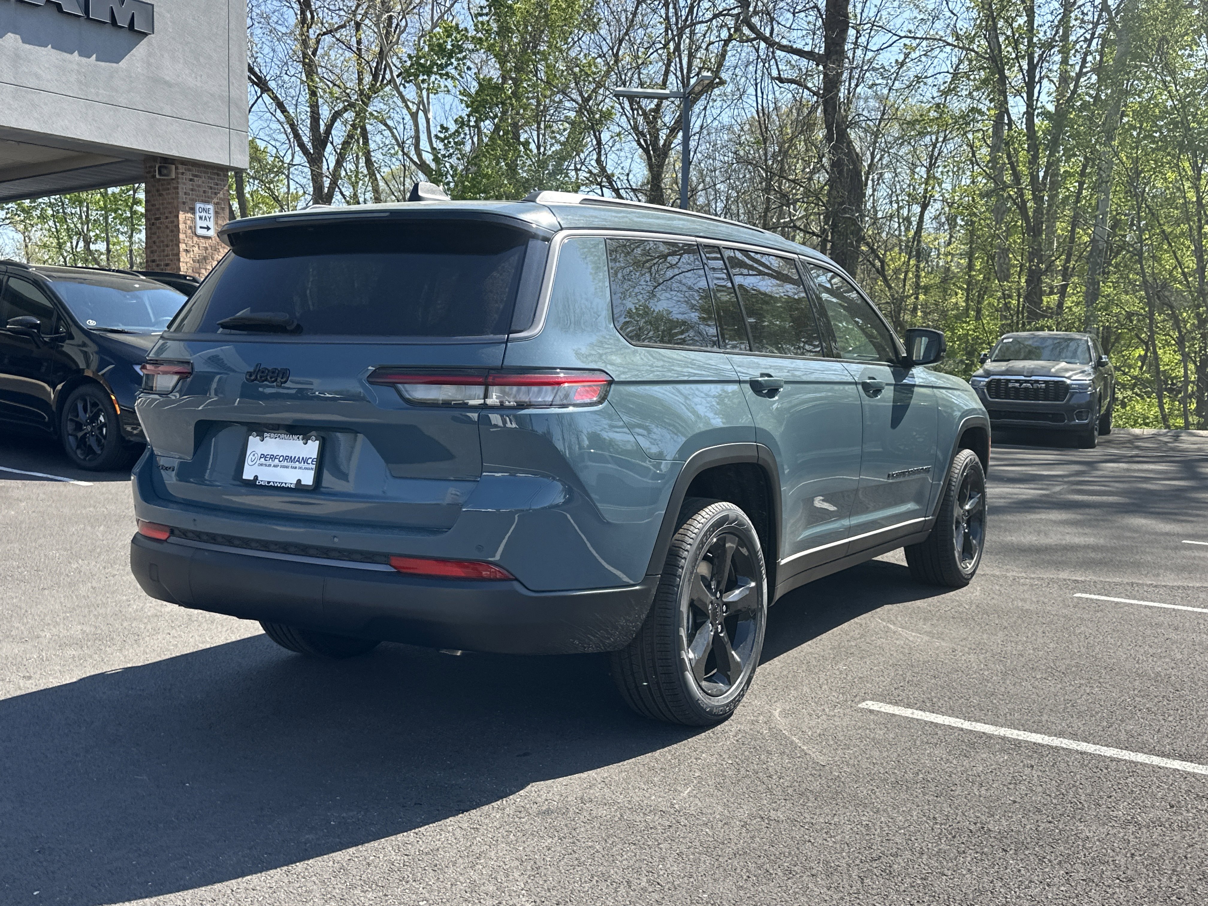 New 2026 Jeep Grand Cherokee L Limited w/ Limited Altitude Package AWD/4WD image 15