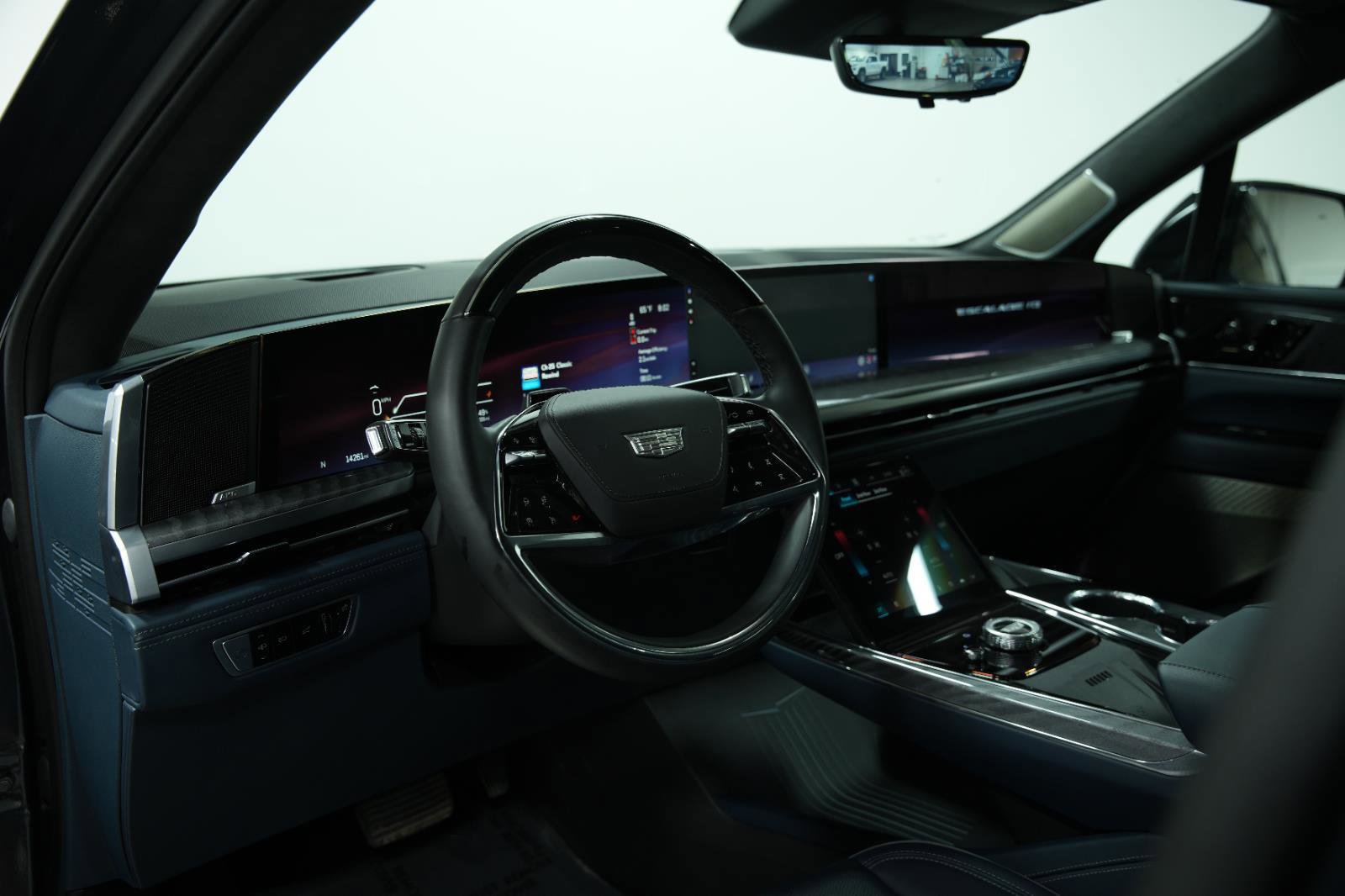 Used 2025 Cadillac Escalade IQ Luxury 2 w/ LPO, Premium Carpet Package image 28