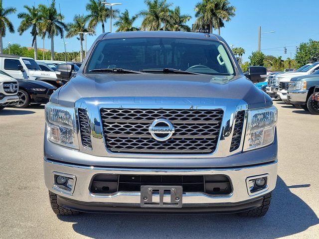 Used 2018 Nissan Titan SV image 2