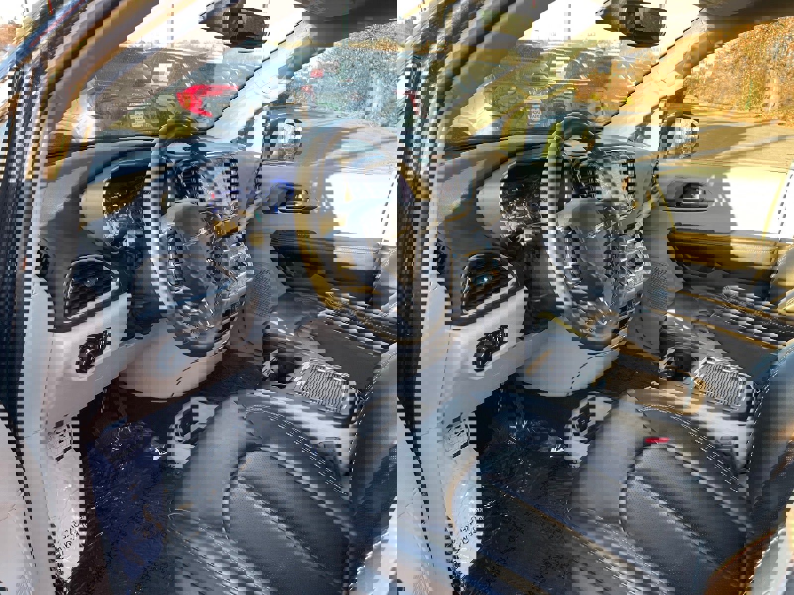 Used 2023 Chrysler Pacifica Touring-L image 7