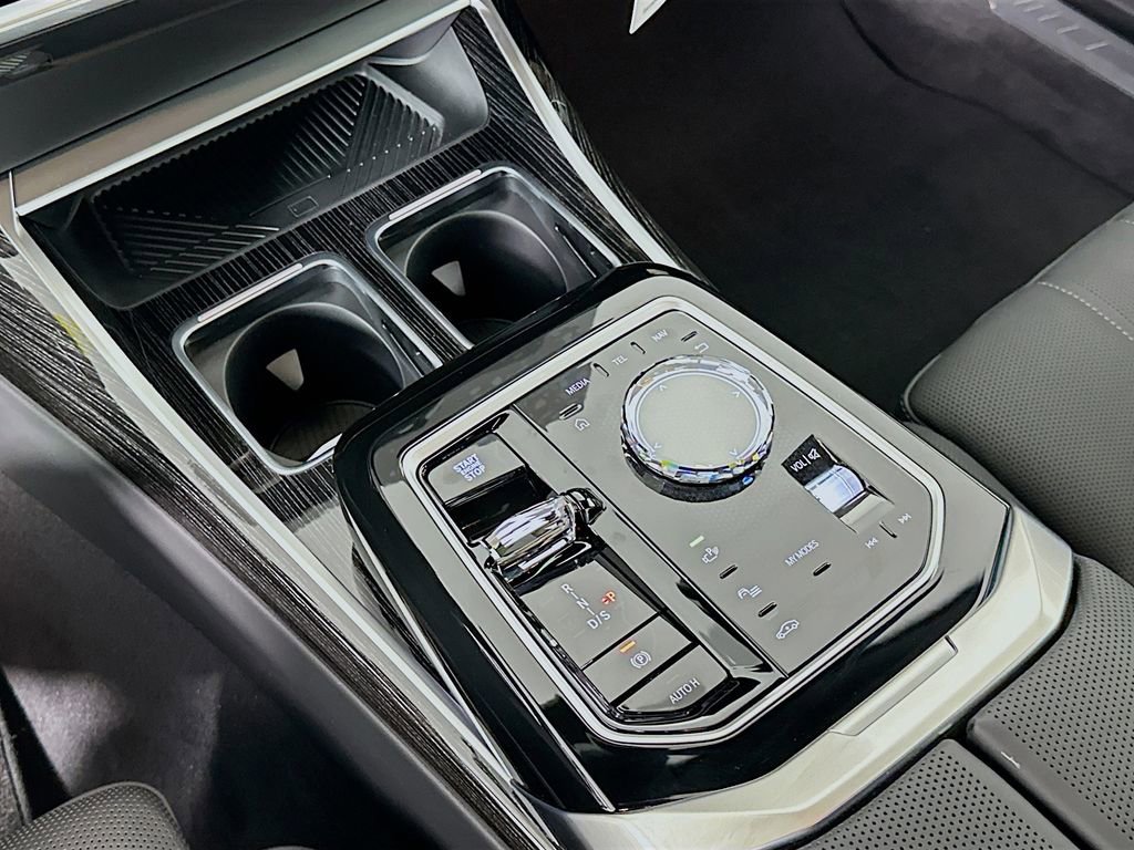 New 2026 BMW 750e xDrive w/ Executive Package image 15