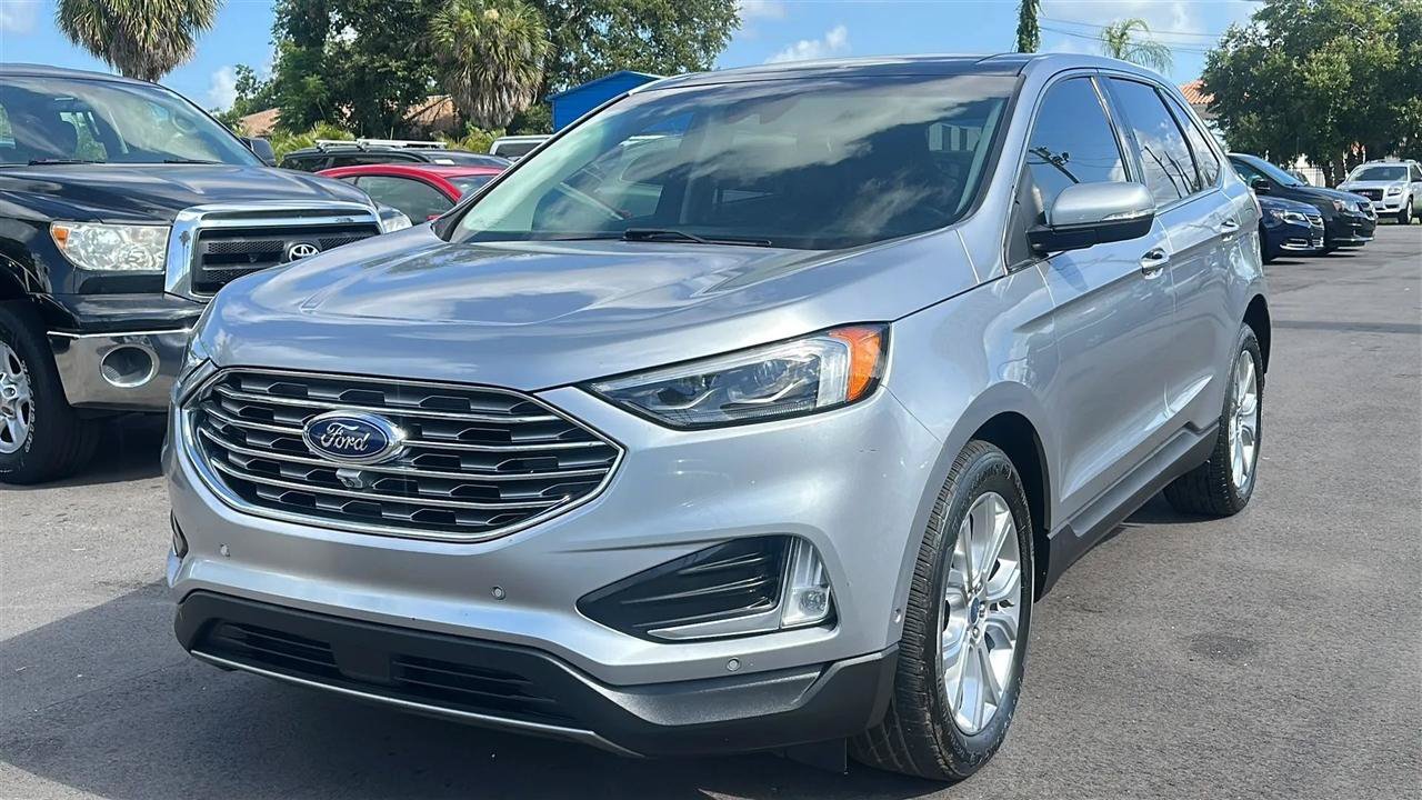 Used 2020 Ford Edge Titanium w/ Equipment Group 301A FWD image 3