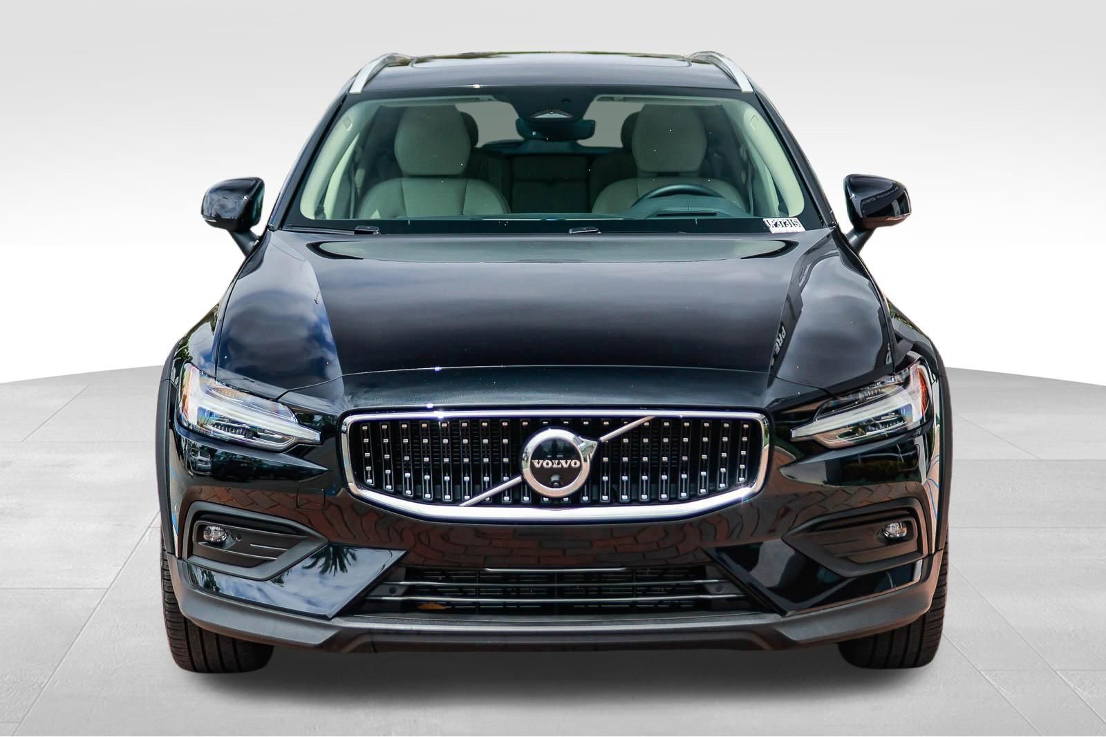 Used 2026 Volvo V60 B5 Cross Country Ultra w/ Climate Package AWD/4WD image 2