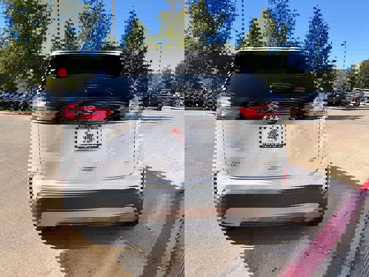 Used 2024 Ford Edge SEL image 7