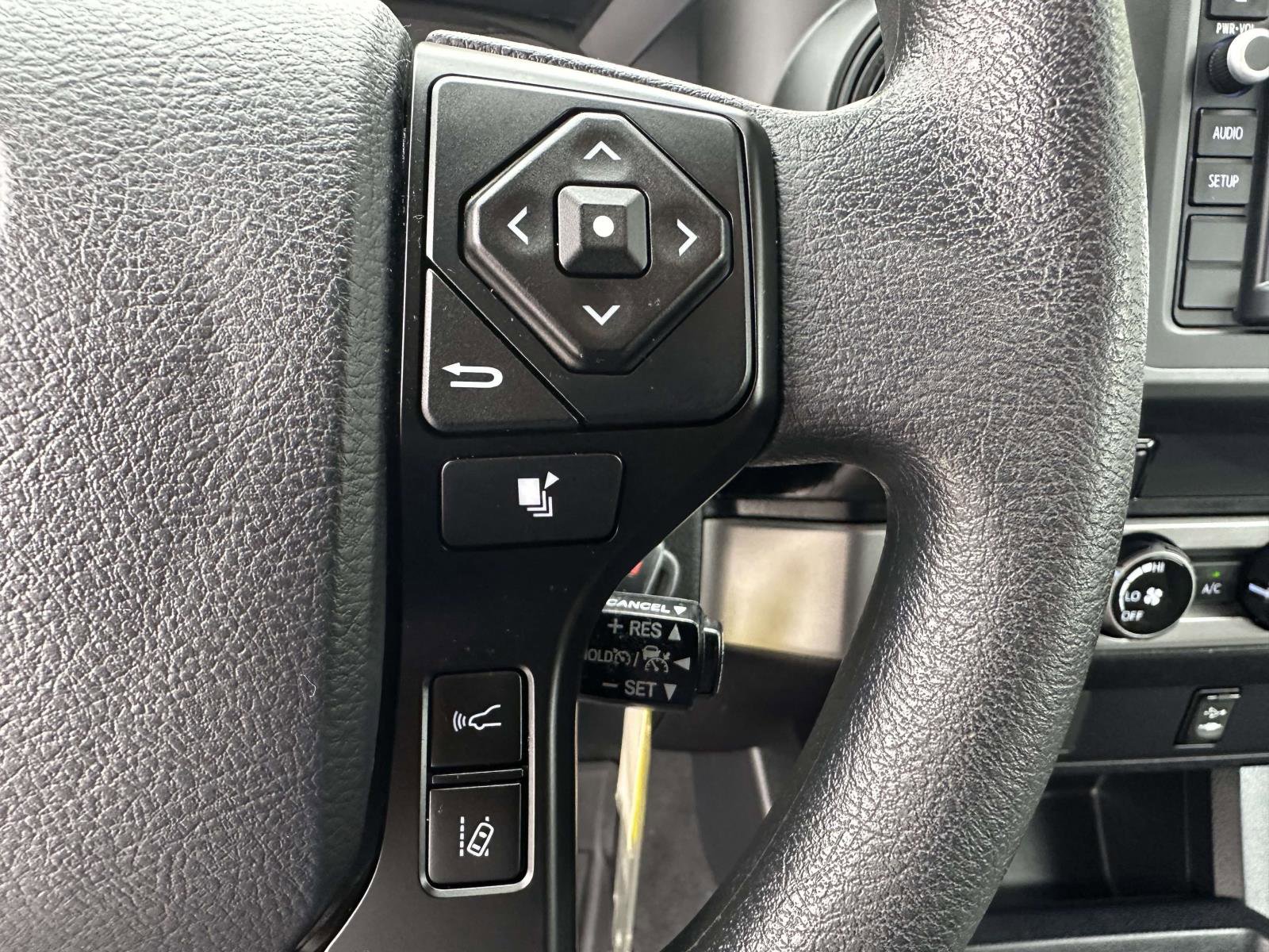 Used 2018 Toyota Tacoma SR image 10
