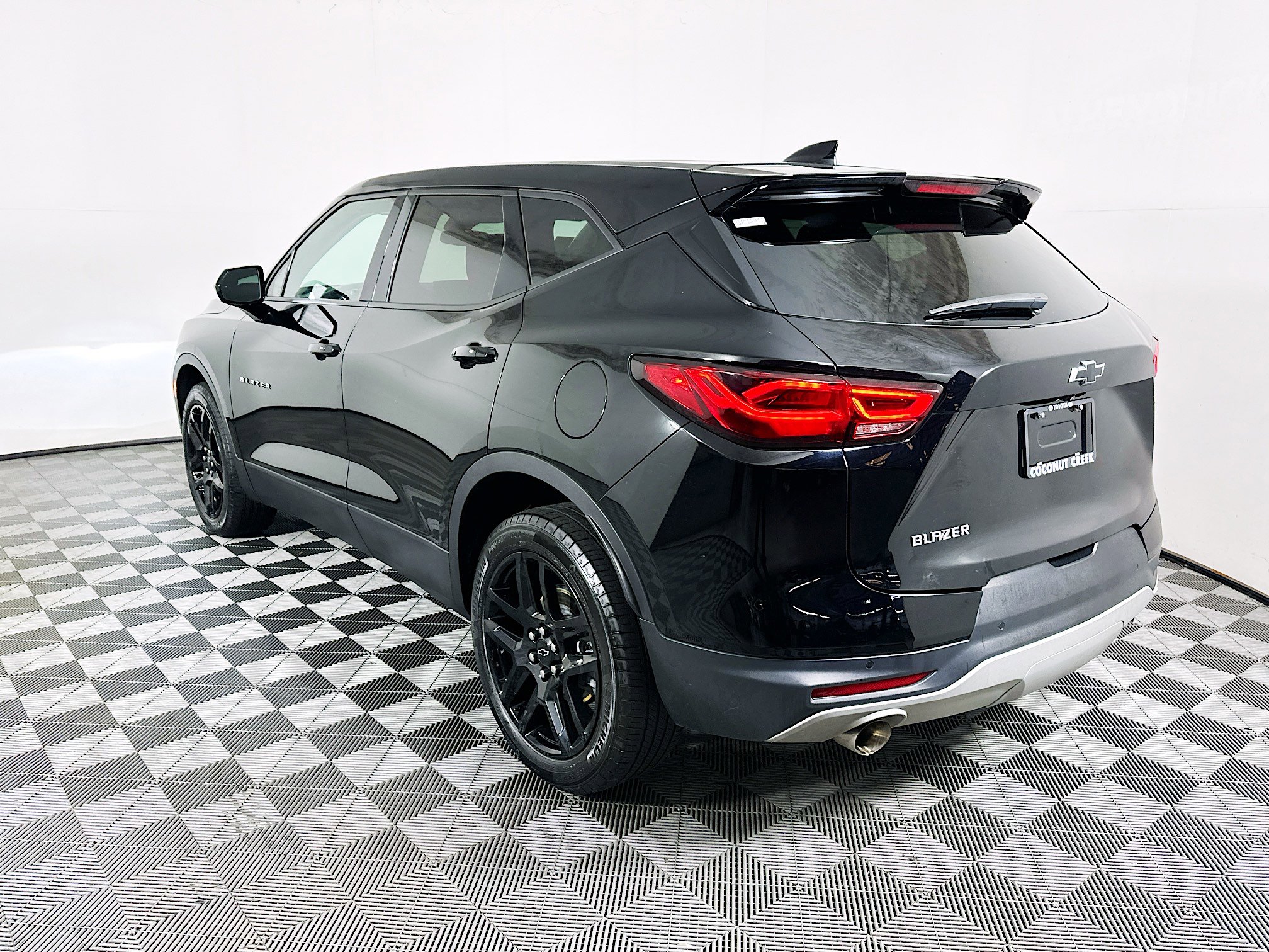 Used 2024 Chevrolet Blazer LT w/ Driver Confidence Package image 5