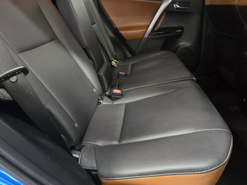 Used 2018 Toyota RAV4 SE w/ Power Extra Value Package image 18