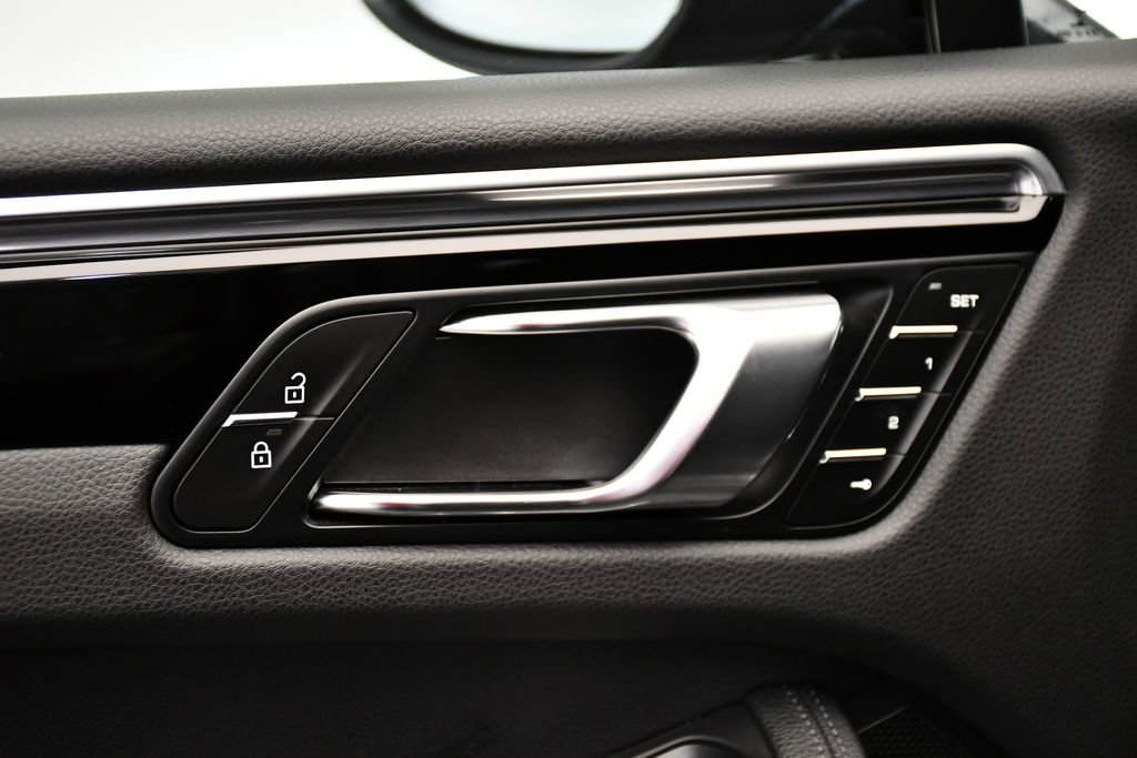 Used 2023 Porsche Macan S image 37