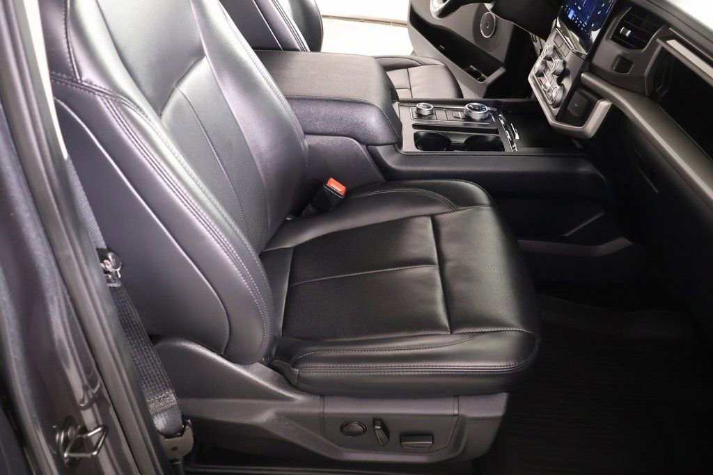 Used 2023 Ford Expedition Max XLT image 15