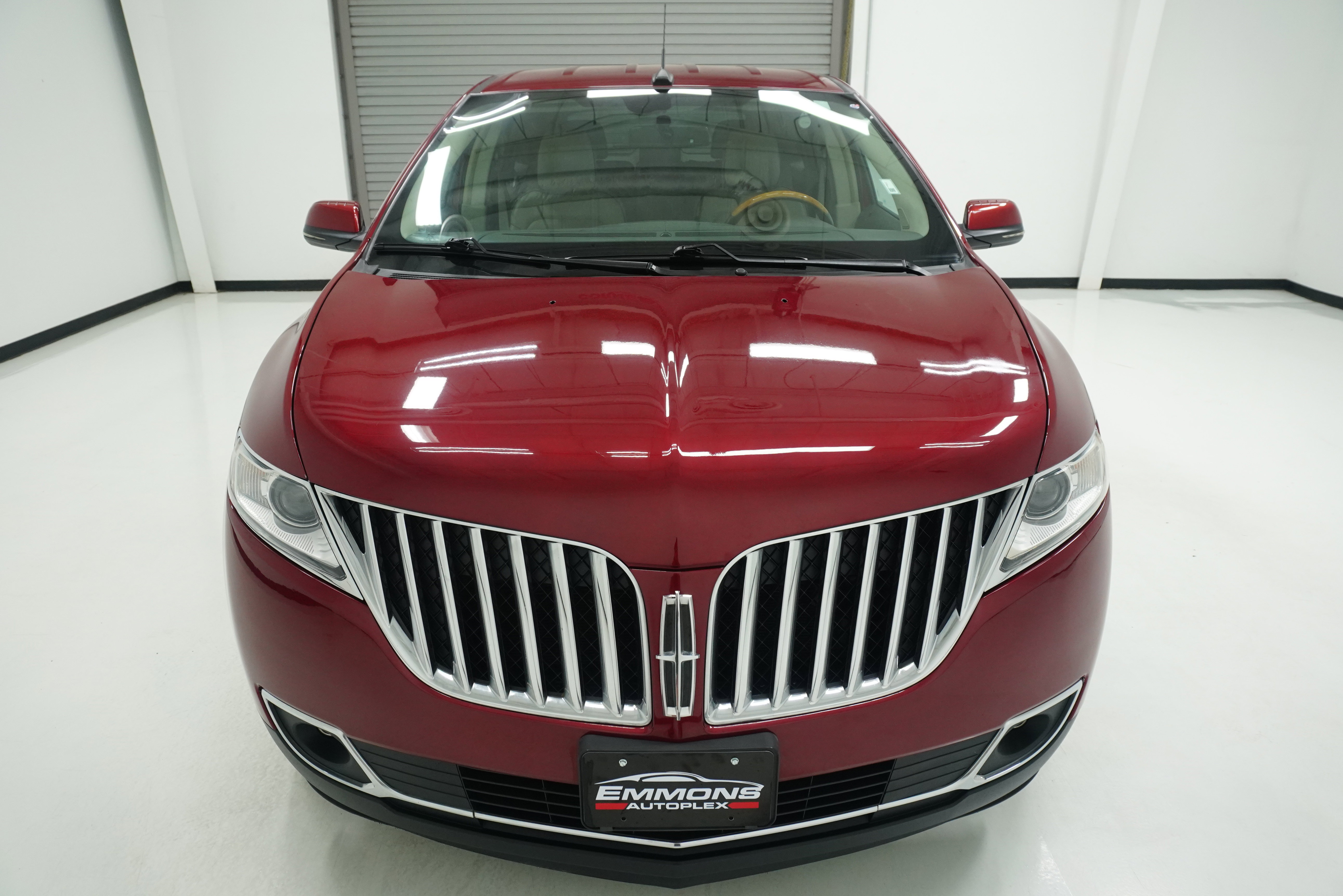 Used 2013 Lincoln MKX FWD image 2