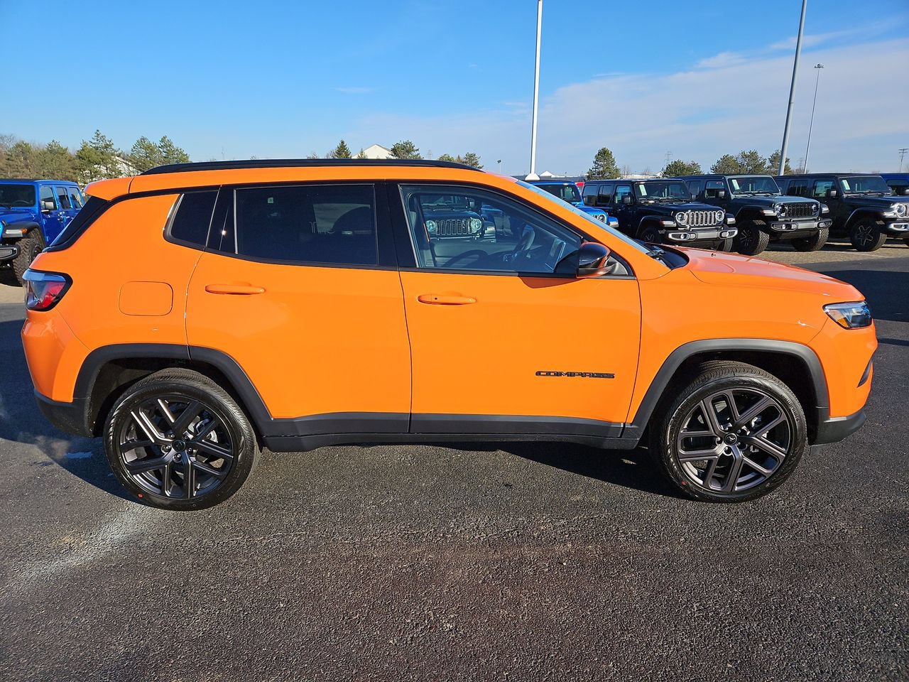 New 2026 Jeep Compass Latitude w/ Sun and Sound Group AWD/4WD image 8