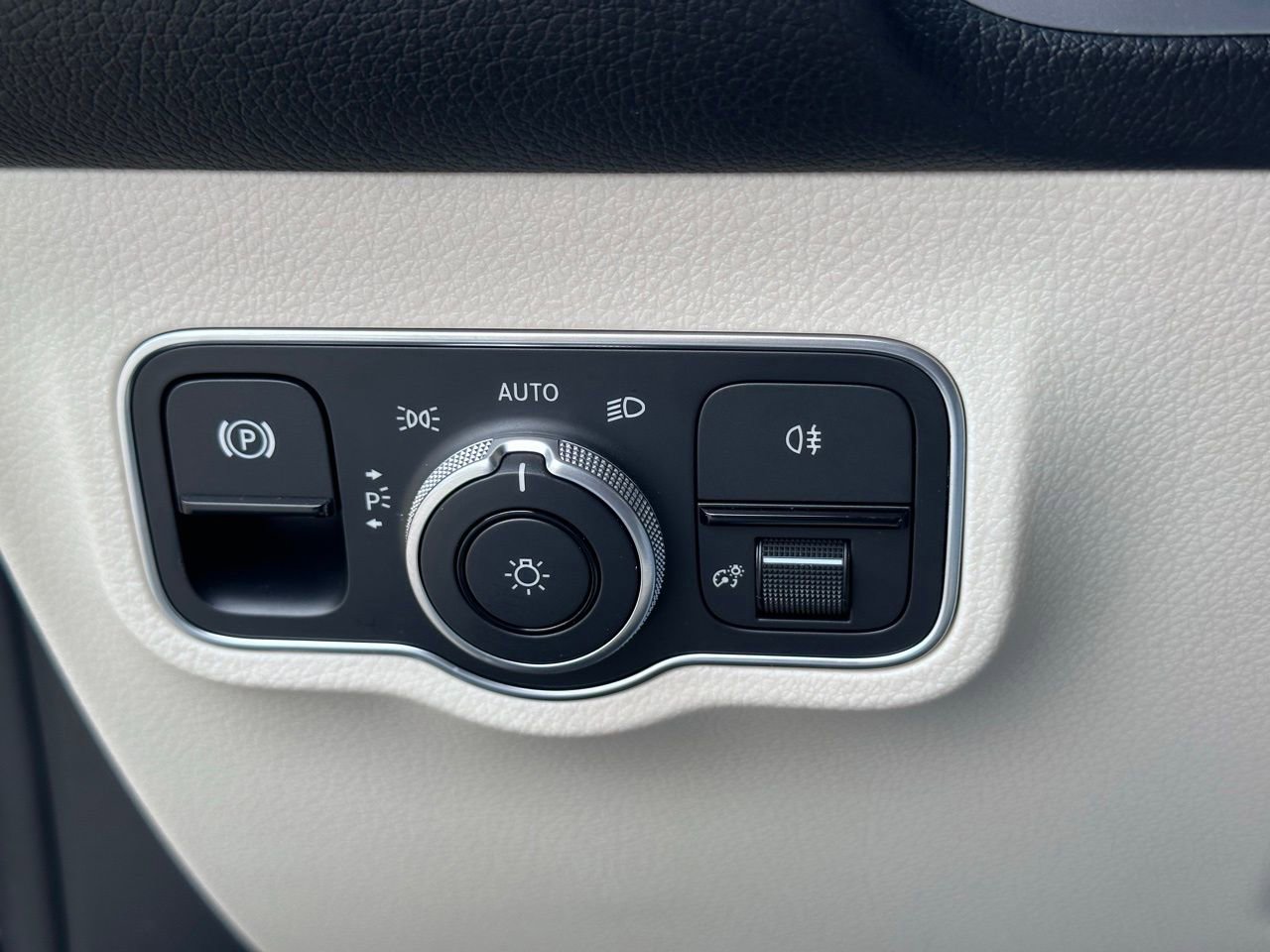 Used 2025 Mercedes-Benz EQB 250+ image 24