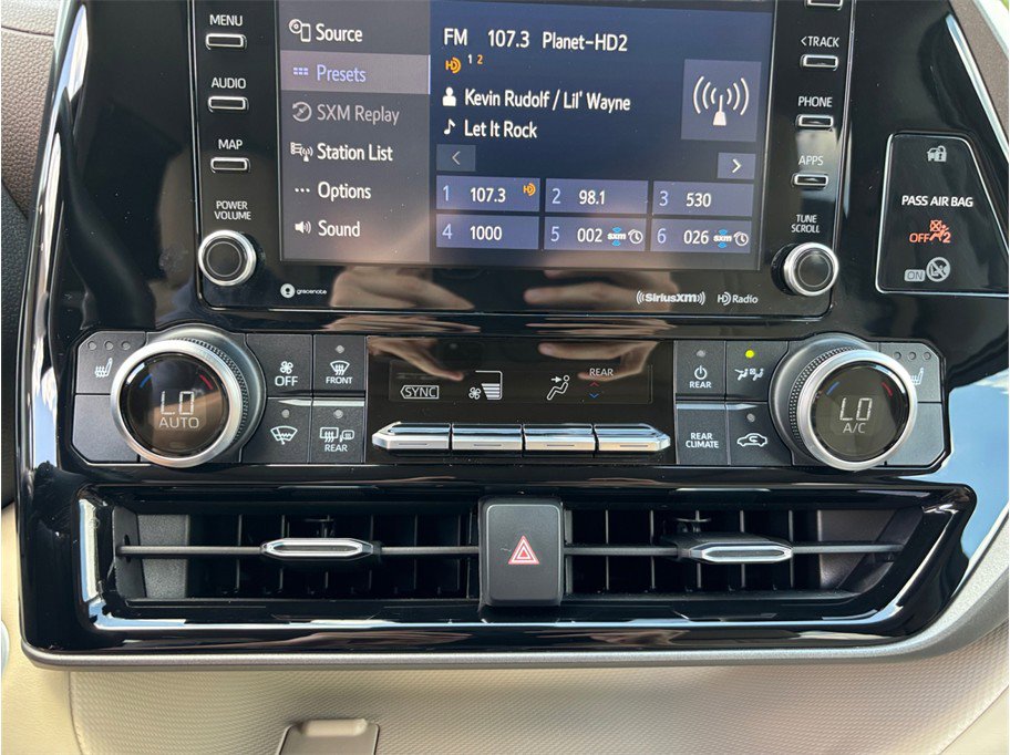 Used 2020 Toyota Highlander XLE FWD image 28