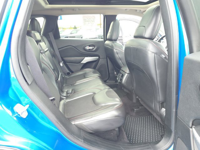 Used 2018 Jeep Cherokee Trailhawk w/ Comfort/Convenience Group AWD/4WD image 29