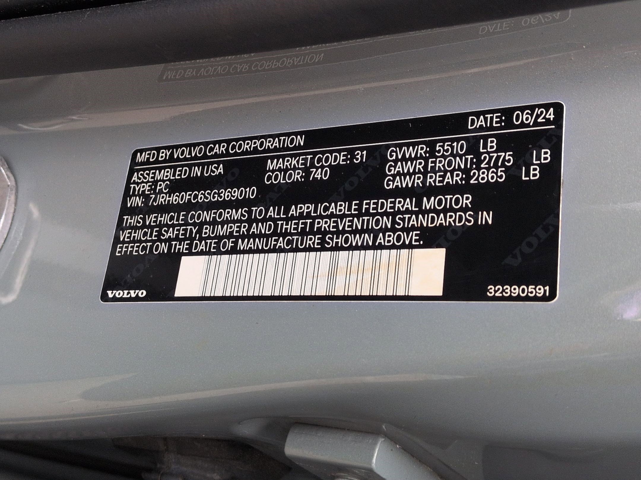 Used 2025 Volvo S60 T8 Plus image 34