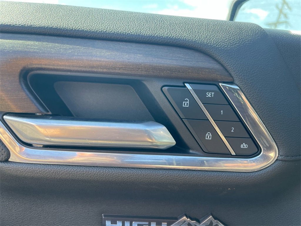 Used 2025 Chevrolet Silverado 1500 High Country w/ Midnight Edition image 11
