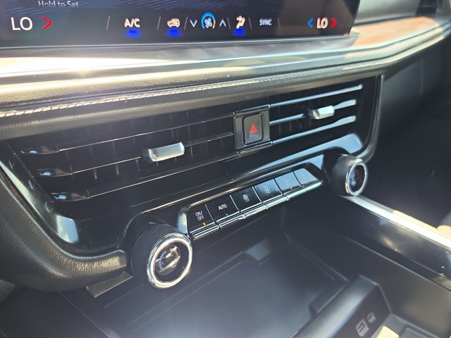 Used 2025 Chevrolet Suburban LS RWD image 27