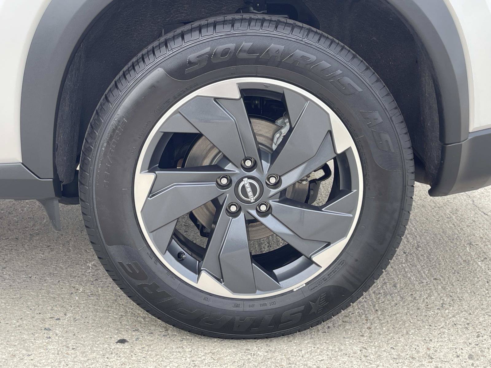 Used 2024 Nissan Rogue SV FWD image 25