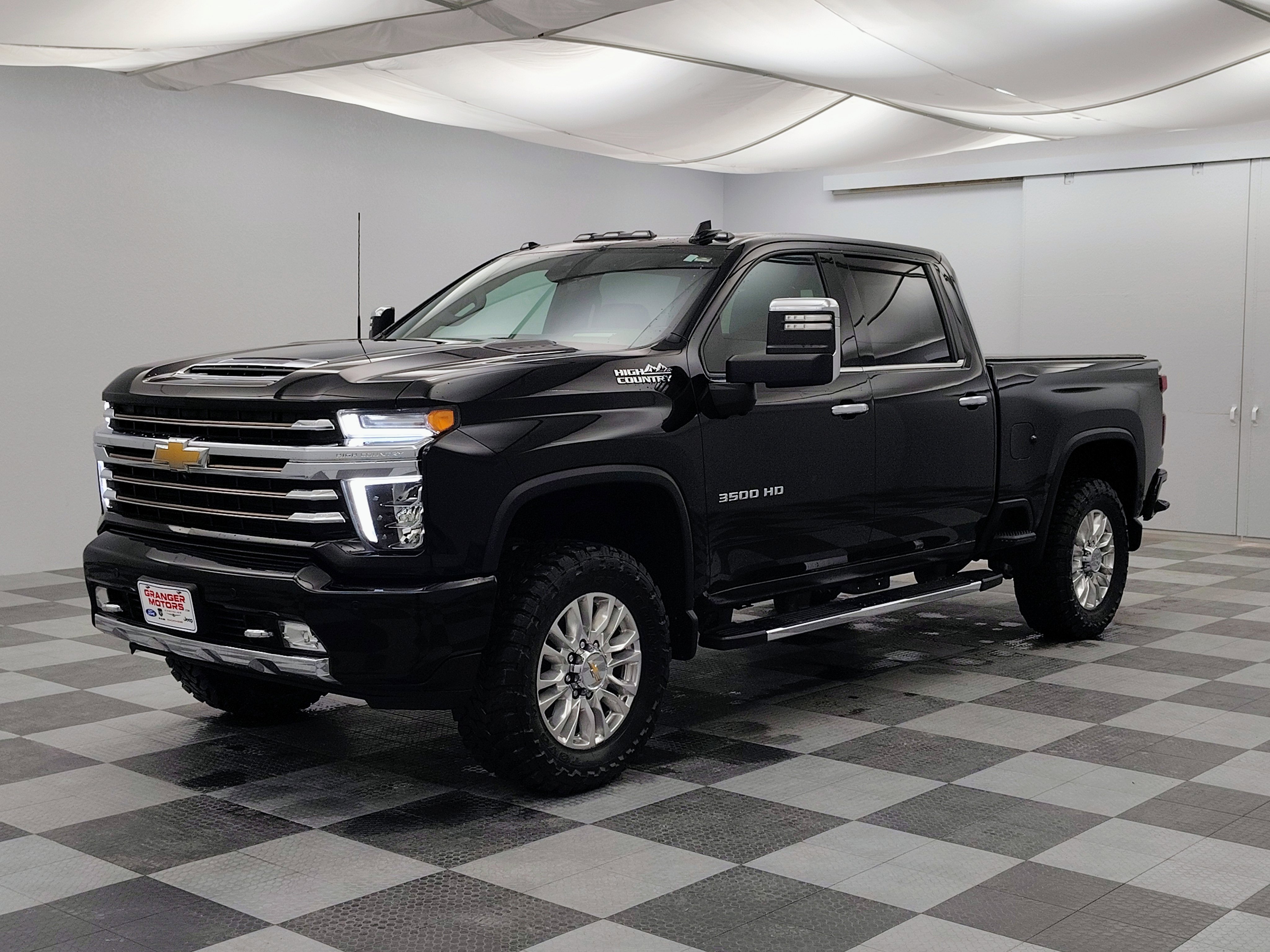 Used 2022 Chevrolet Silverado 3500 High Country w/ Technology Package image 4