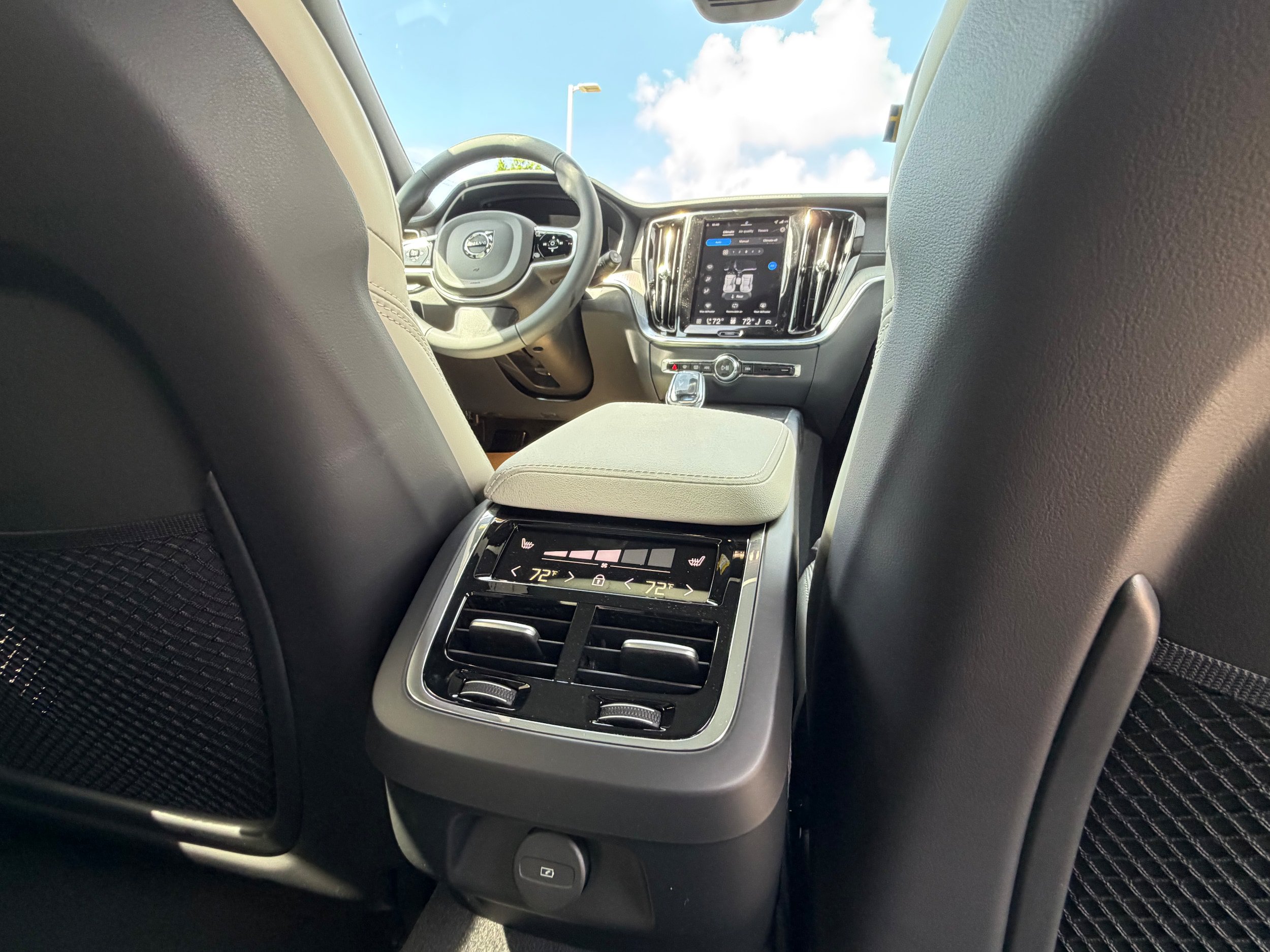 New 2026 Volvo V60 B5 Cross Country Ultra w/ Climate Package AWD/4WD image 9