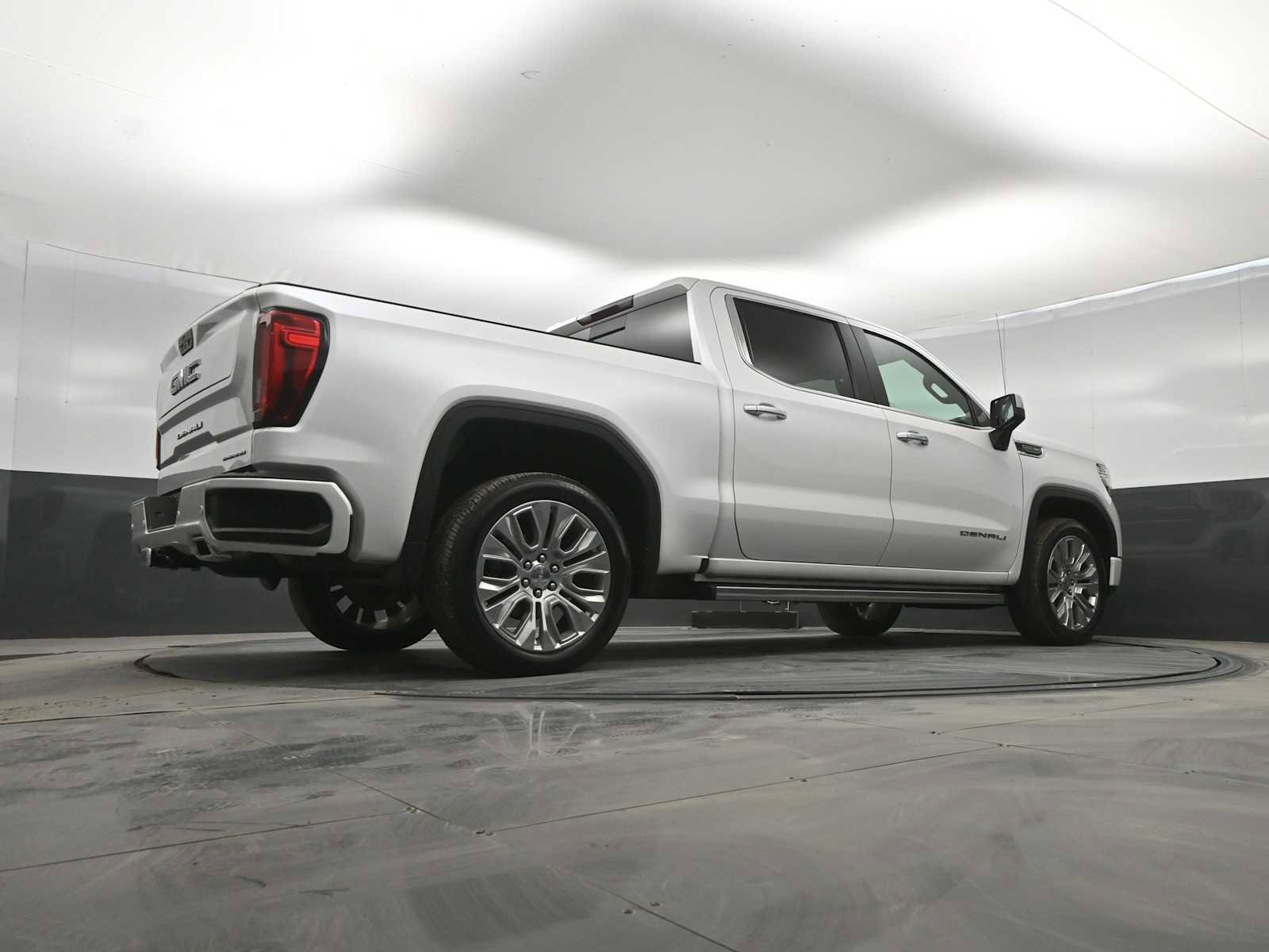 Used 2021 GMC Sierra 1500 Denali w/ Denali Premium Package AWD/4WD image 37