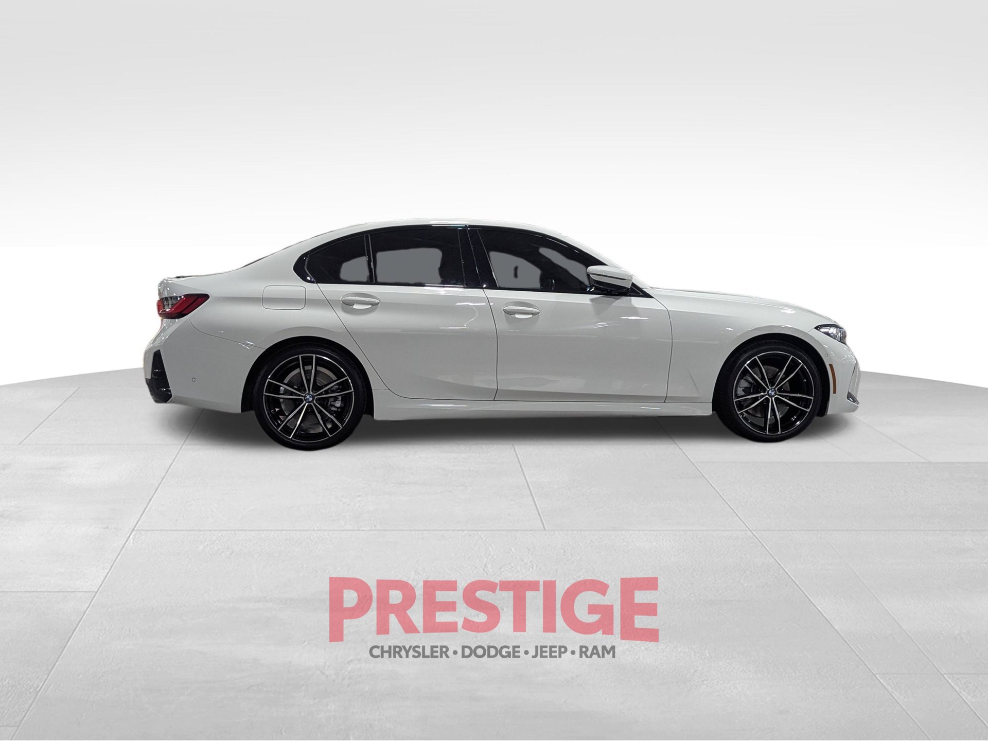 Used 2023 BMW 330i xDrive Sedan w/ M Sport Package AWD/4WD image 7