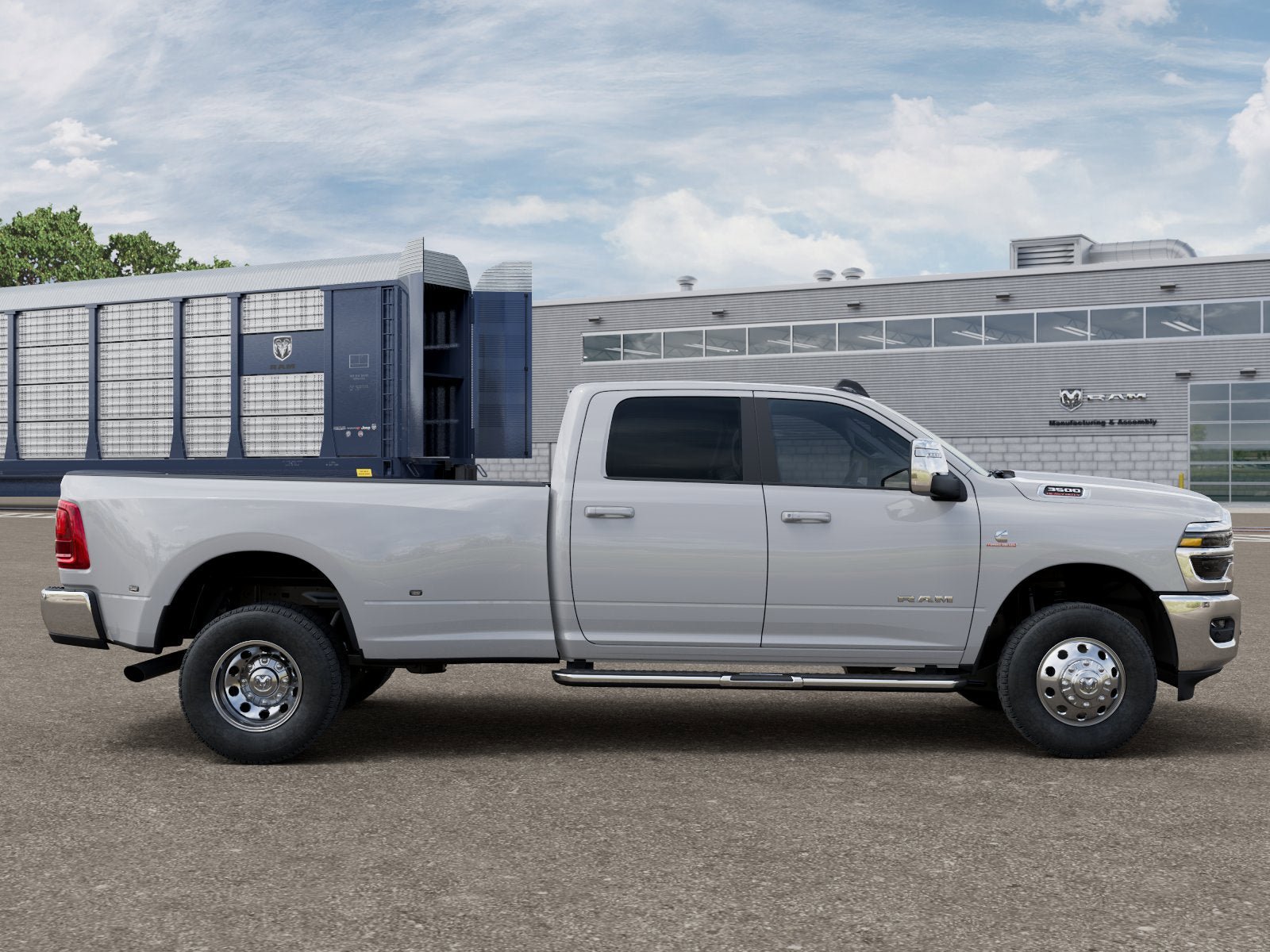 New 2026 RAM 3500 Laramie AWD/4WD image 36