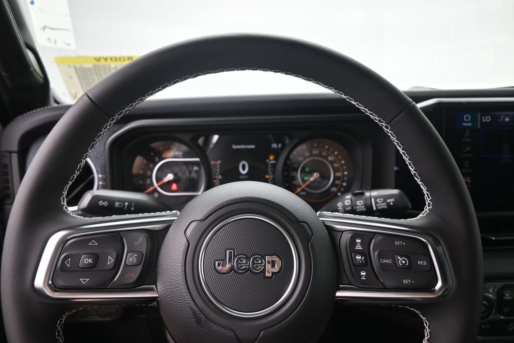 New 2026 Jeep Wrangler Unlimited Sahara w/ Rockslide Package AWD/4WD image 14