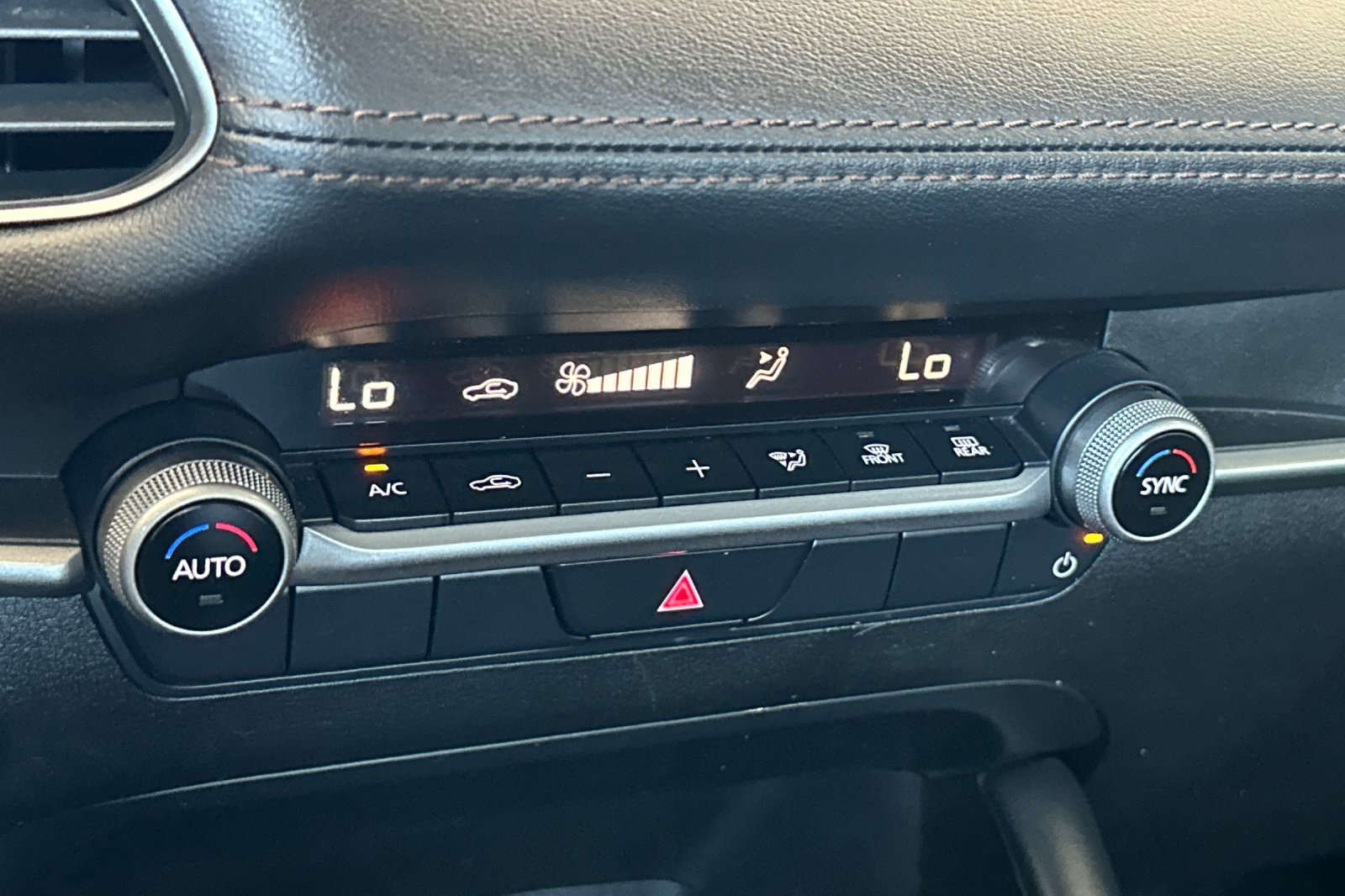 Used 2024 MAZDA MAZDA3 s FWD image 19