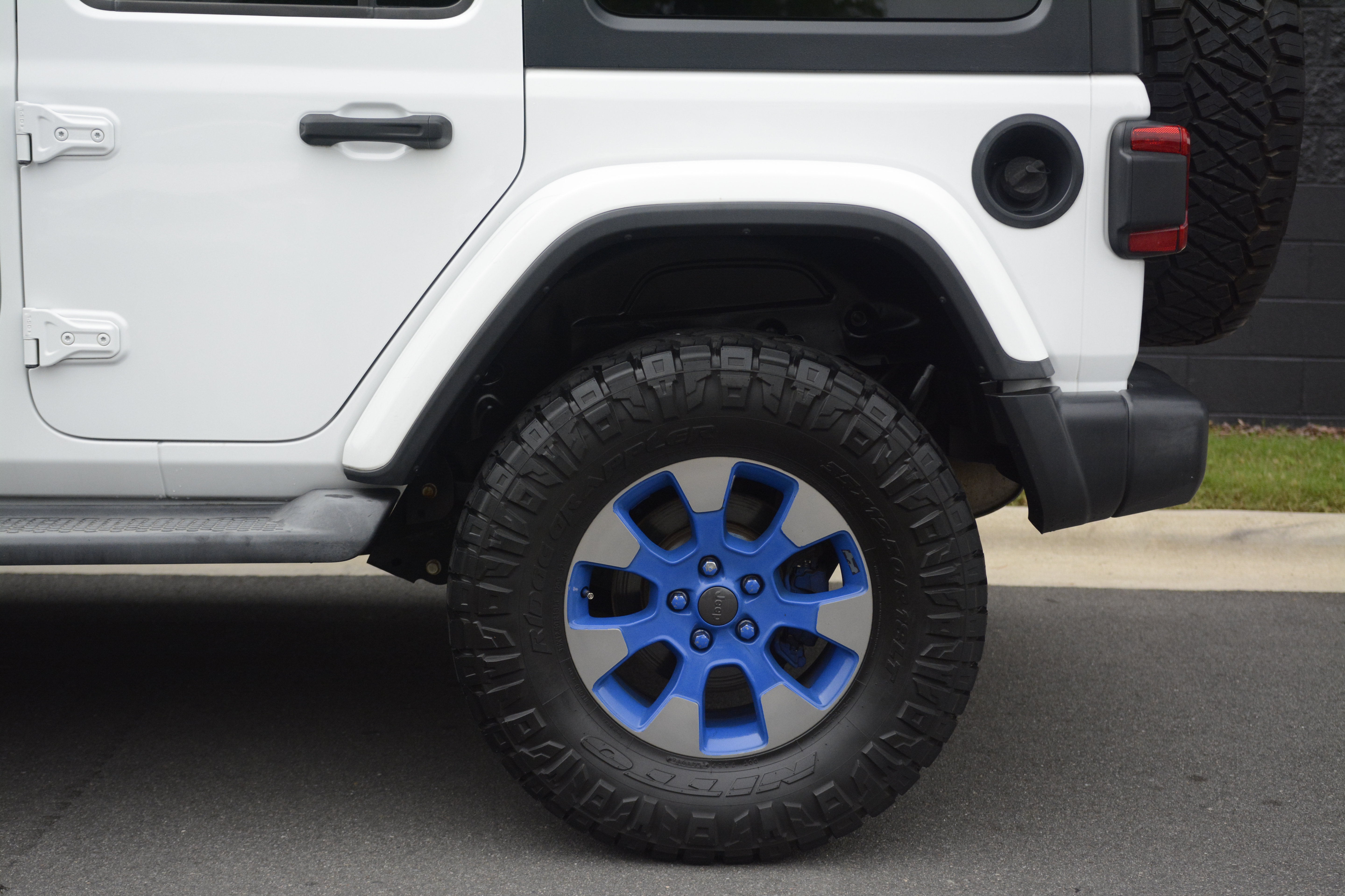 Used 2018 Jeep Wrangler Unlimited Sahara AWD/4WD image 41