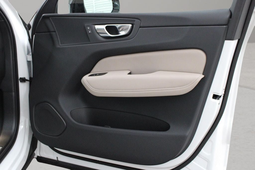 New 2026 Volvo XC60 B5 Core AWD/4WD image 23