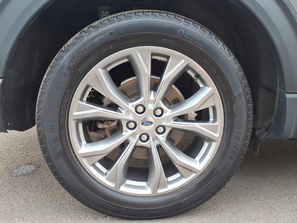 Used 2022 Ford Explorer XLT w/ Equipment Group 202A AWD/4WD image 27