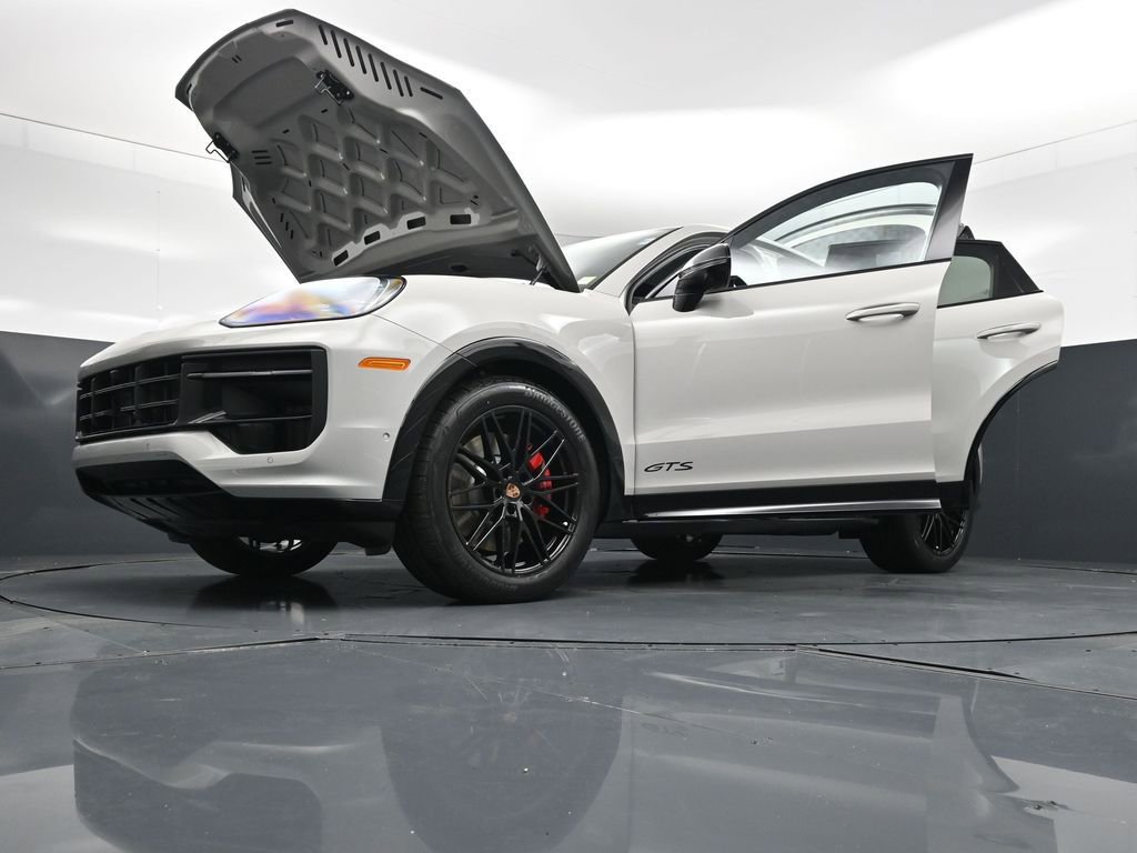 New 2026 Porsche Cayenne GTS image 33