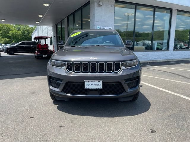 Used 2025 Jeep Grand Cherokee Laredo X AWD/4WD image 2